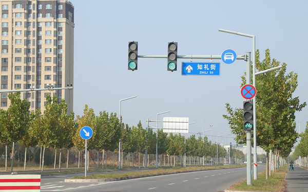 Señalización de 4 puertas y luminarias de bajo consumo, proyecto Sichuang, intersección de Lixian